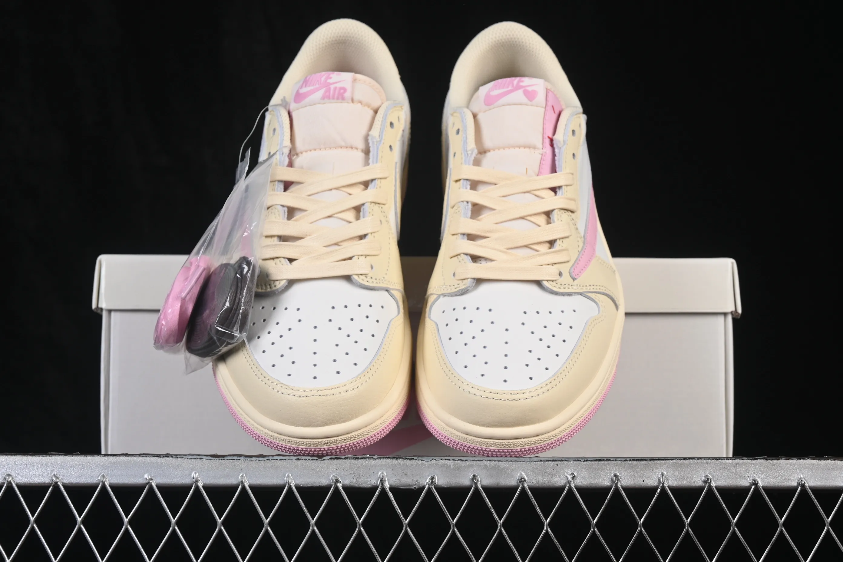 All categories Air Jordan Jordan series basketball shoes Air Jordan 1 Low ZG version Travis Scott x Air Jordan 1 Low OG AJ1 Joe 1 undercut low top full head layer IQ7604-100